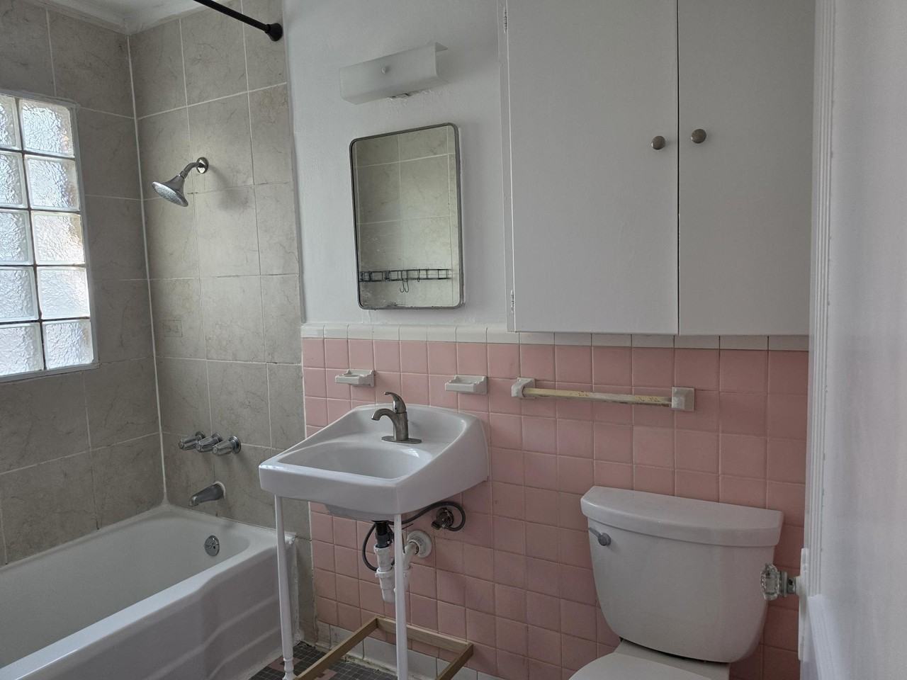 1401 Hartford Rd #4 - Photo 4 of 17