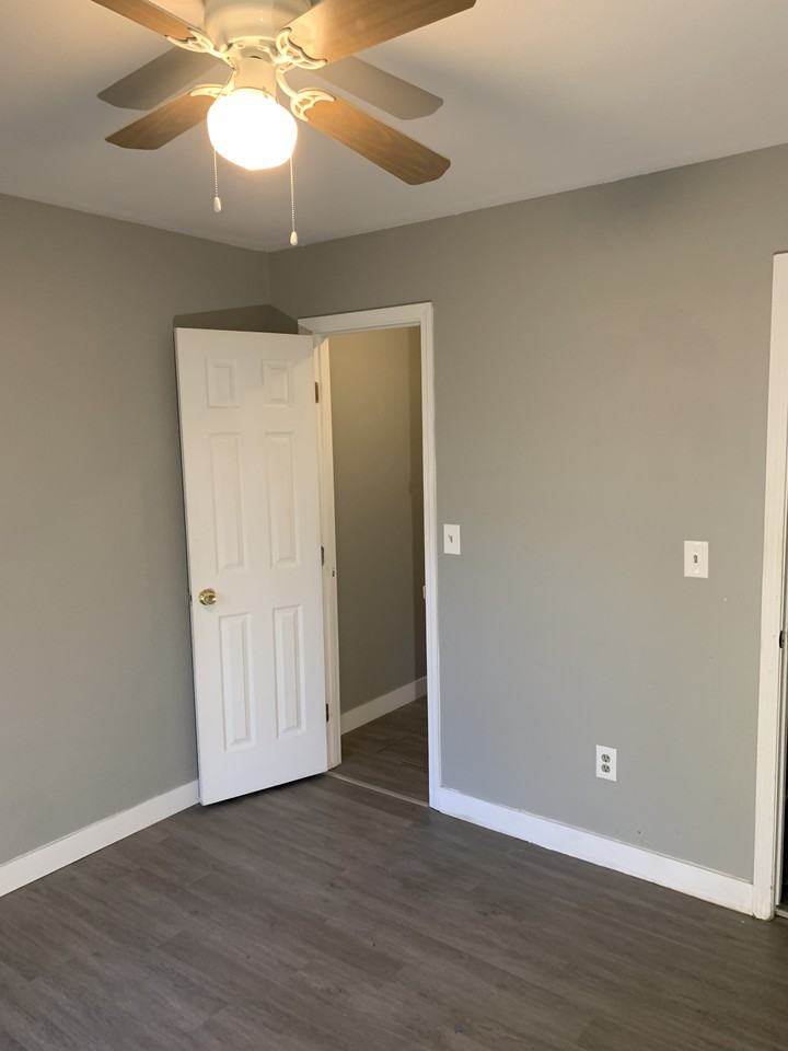 7943 York St #4 - Photo 2 of 5