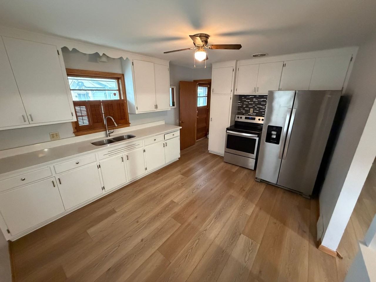 2702 W 66th St - Photo 2 of 17