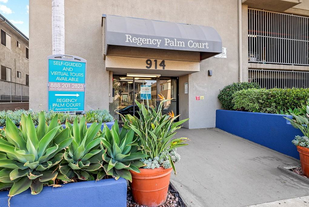 Regency Palm Court - Photo 6 of 18