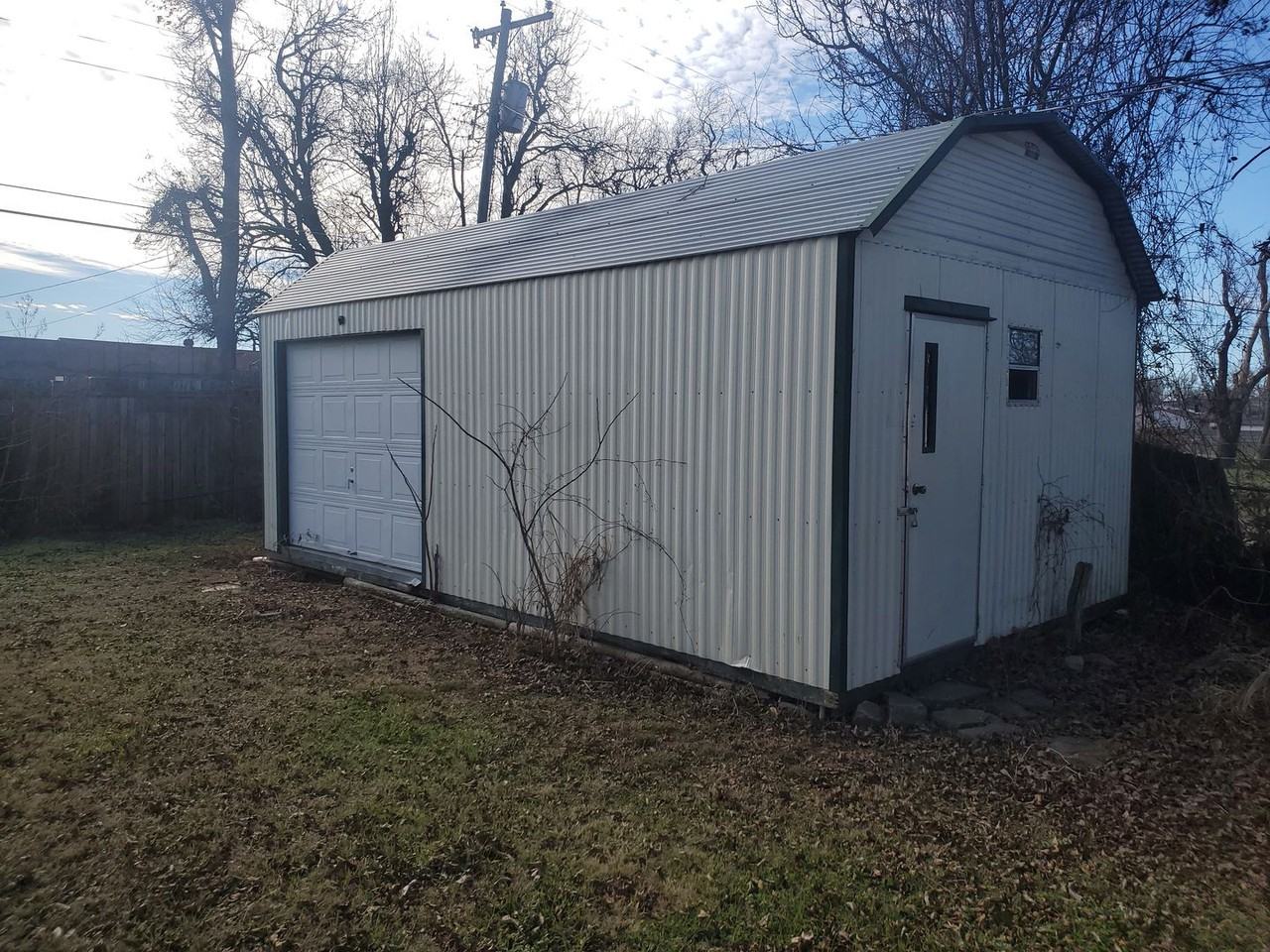 2128 Sw 41st St - Photo 3 of 5