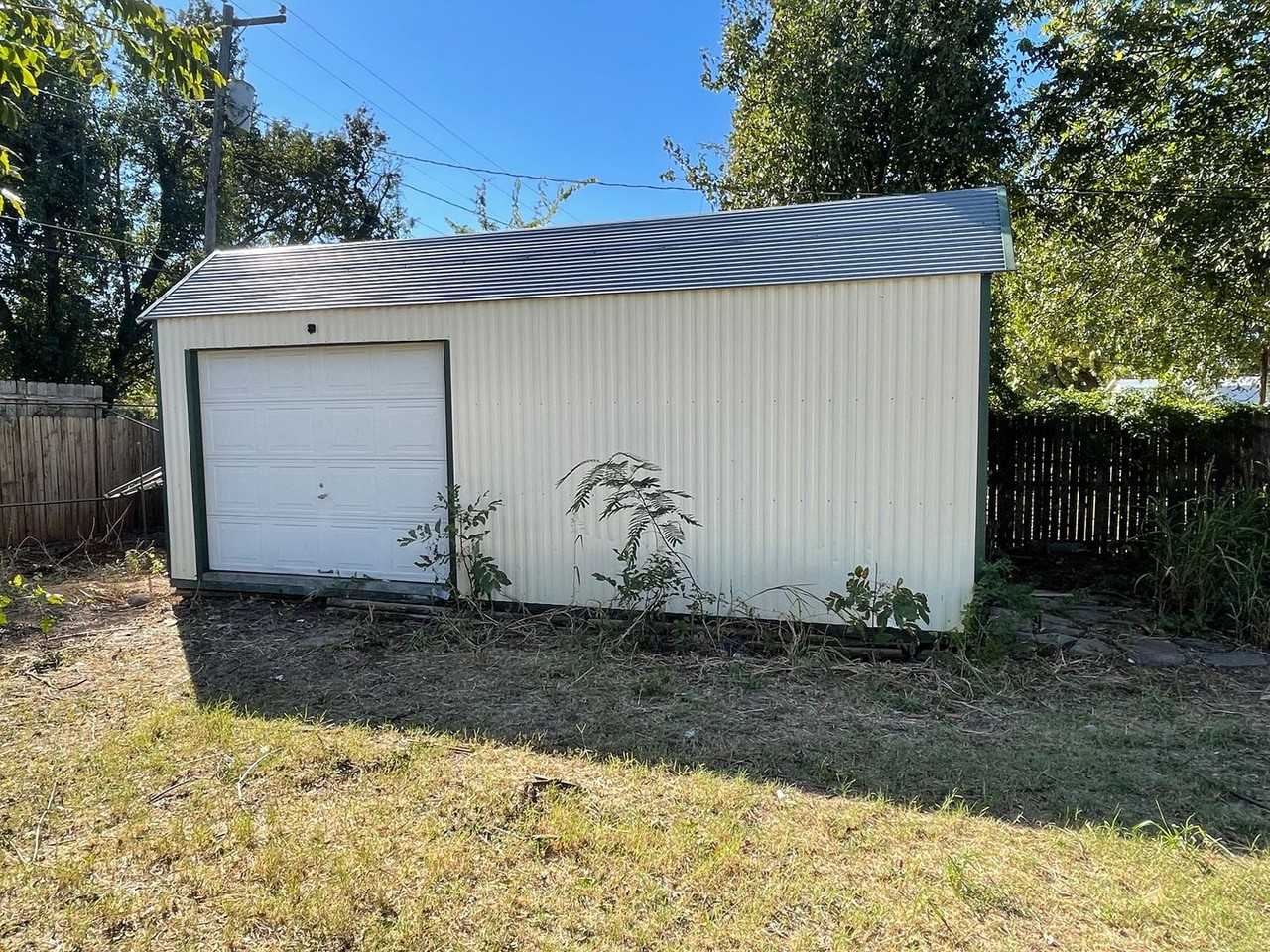 2128 Sw 41st St - Photo 4 of 5