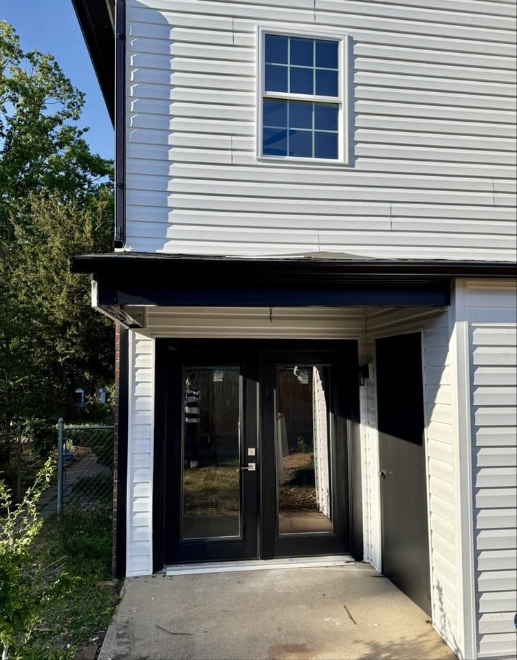 727 Olde Greenwich Cir - Photo 3 of 24