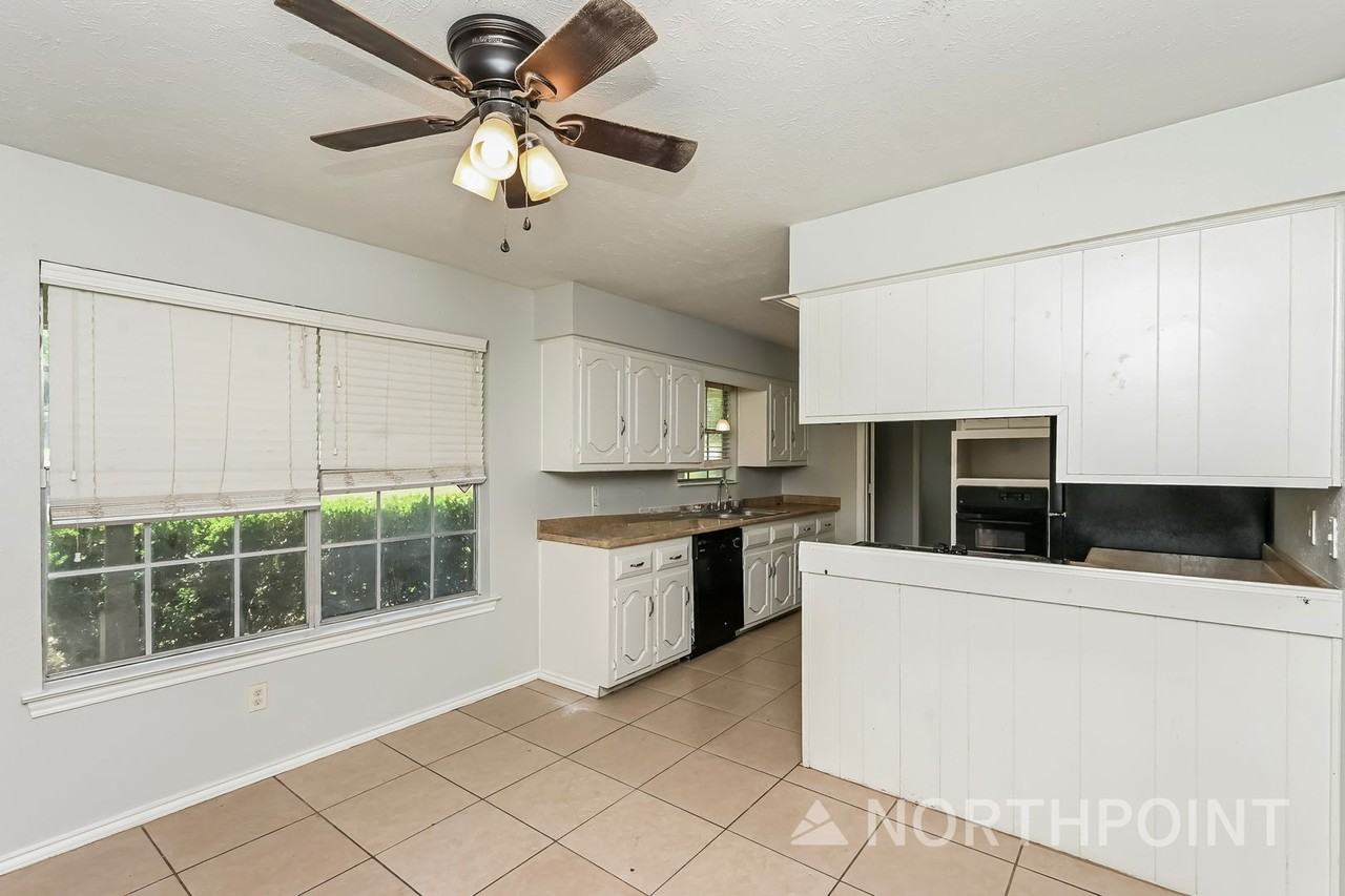 1105 Cedar Ridge Dr - Photo 4 of 16