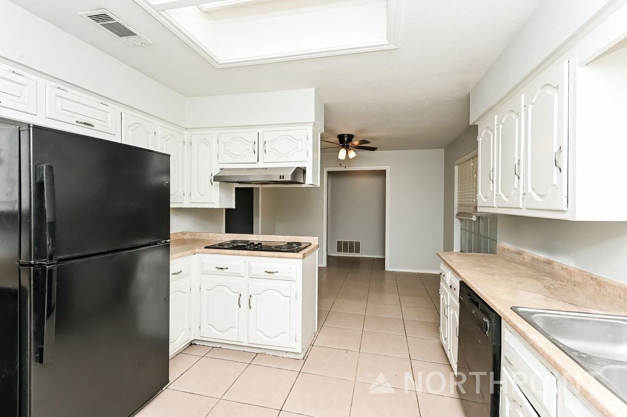 1105 Cedar Ridge Dr - Photo 7 of 16