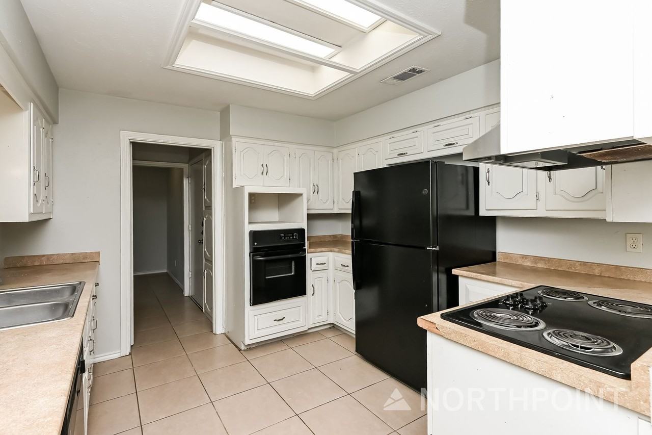 1105 Cedar Ridge Dr - Photo 6 of 16