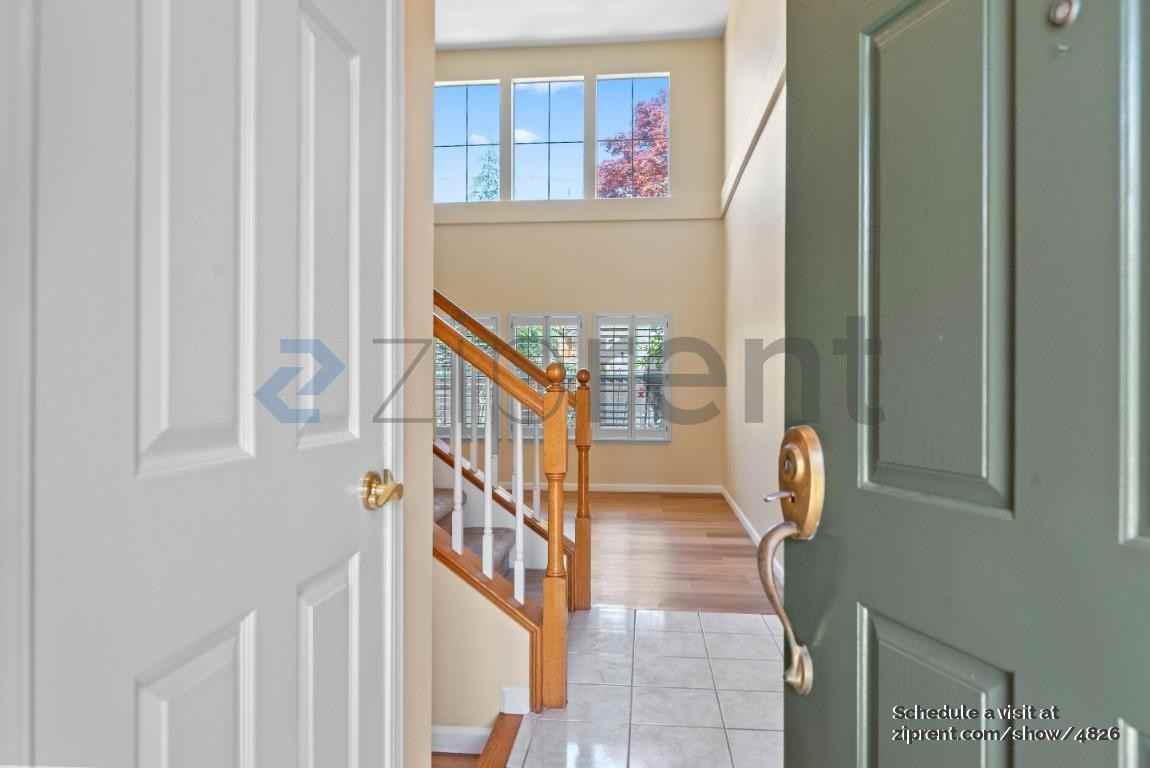 439 Sandhurst Dr - Photo 2 of 19