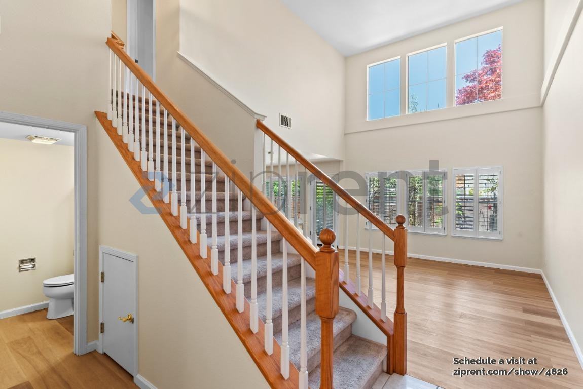 439 Sandhurst Dr - Photo 3 of 19