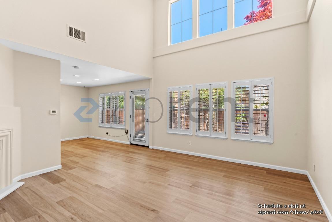 439 Sandhurst Dr - Photo 4 of 19