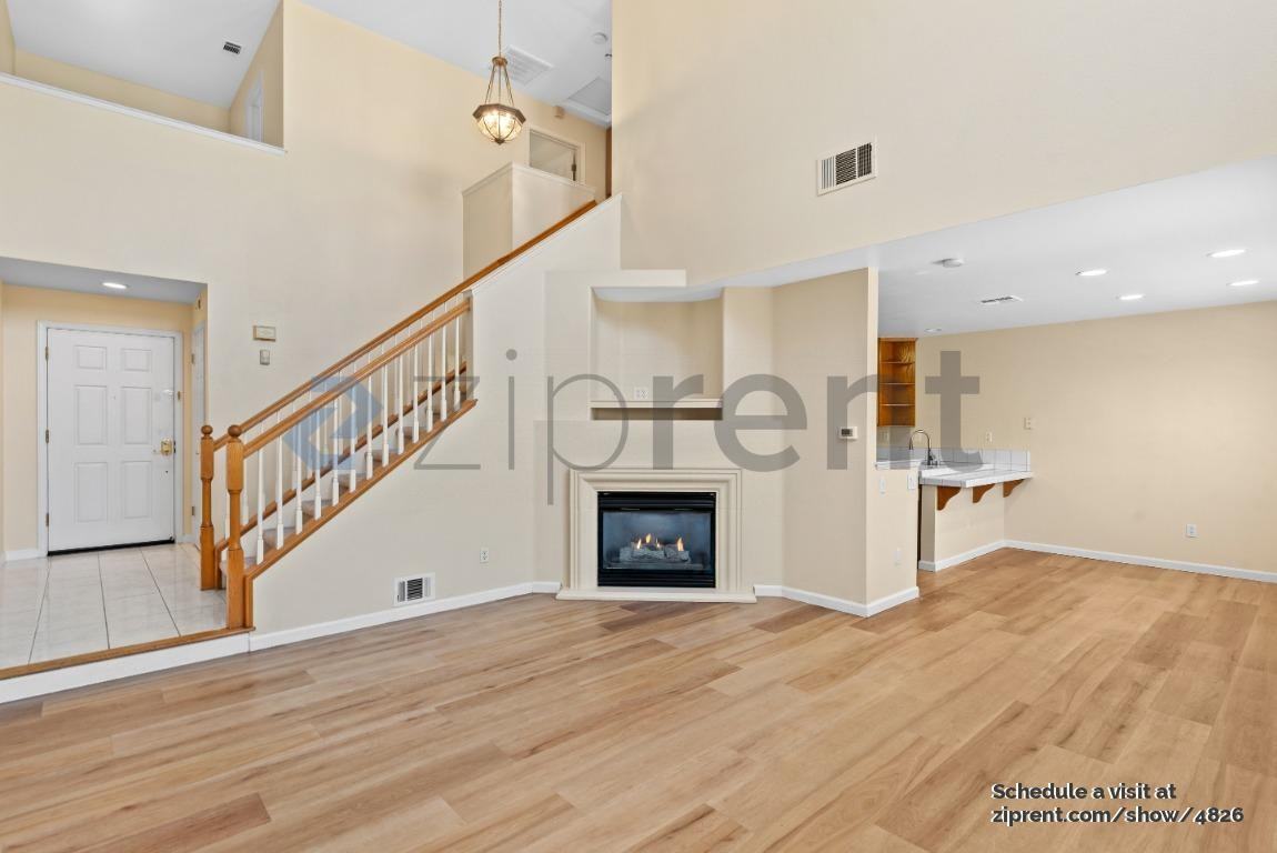 439 Sandhurst Dr - Photo 5 of 19