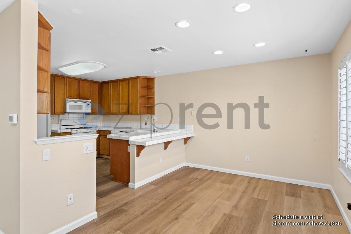 439 Sandhurst Dr - Photo 6 of 19