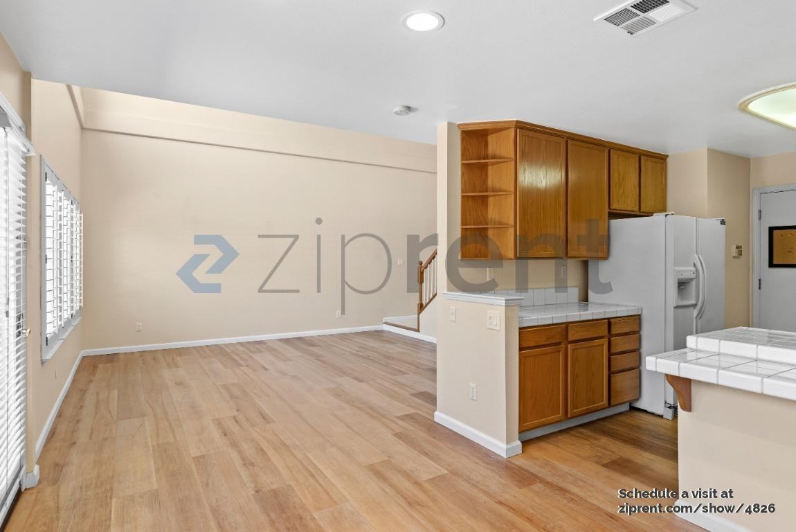 439 Sandhurst Dr - Photo 7 of 19