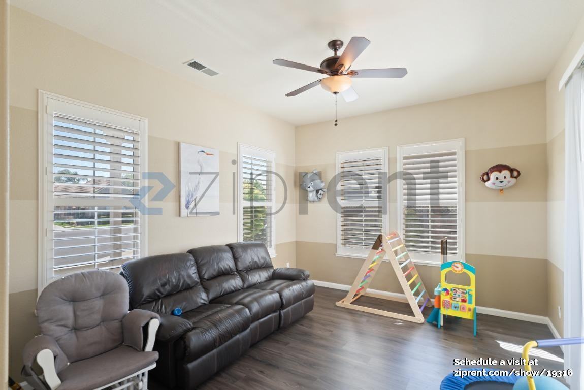 357 Ashlee Ct - Photo 6 of 36