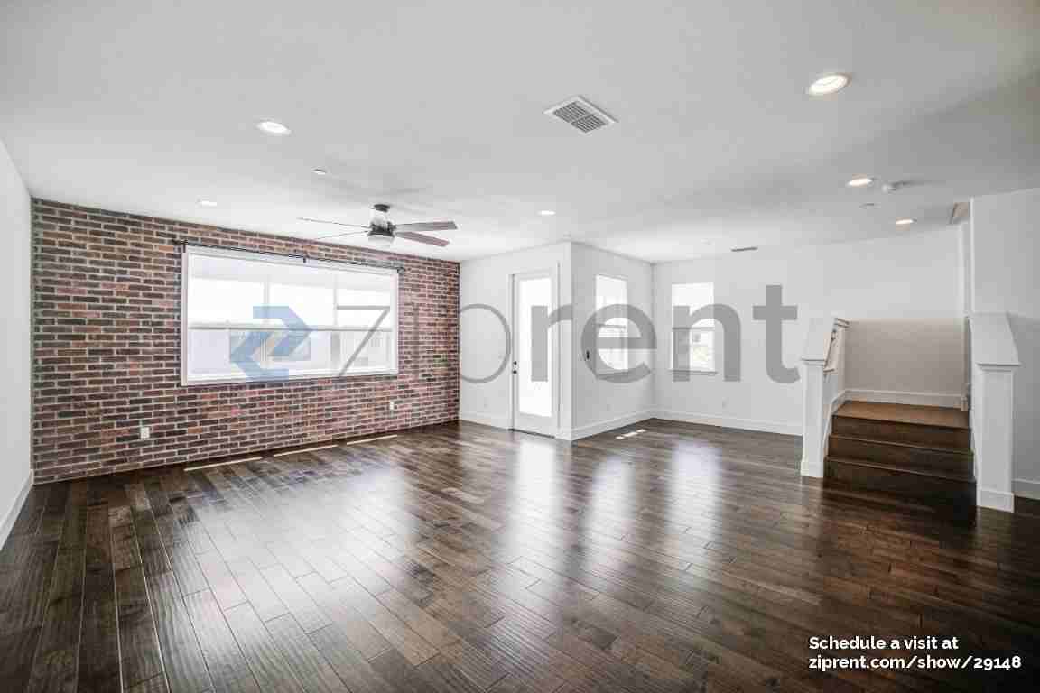 1010 Vanilla Bean Ln - Photo 4 of 20