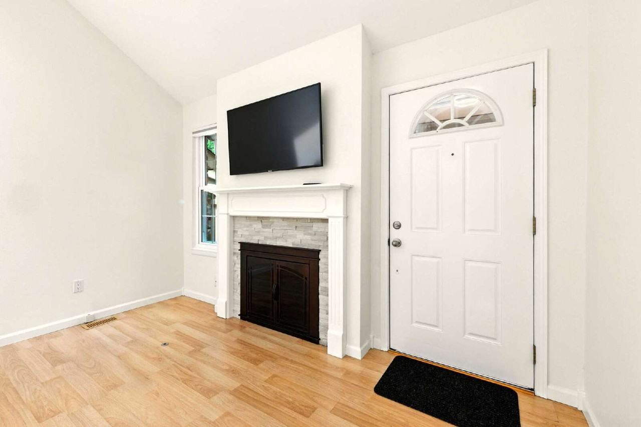 7705 S Curtice Way - Photo 2 of 28