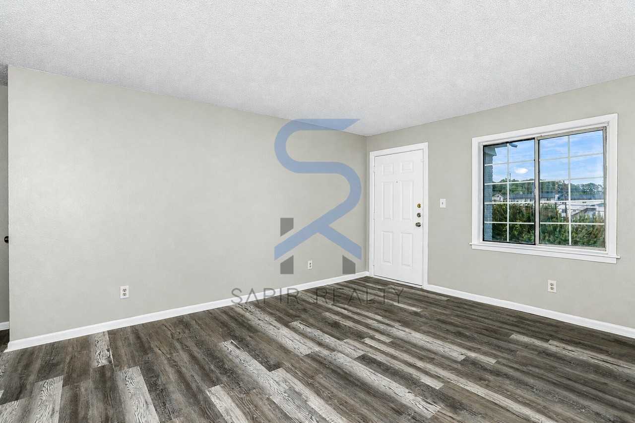 2045 Alison Ct Sw Apt 3 - Photo 2 of 17