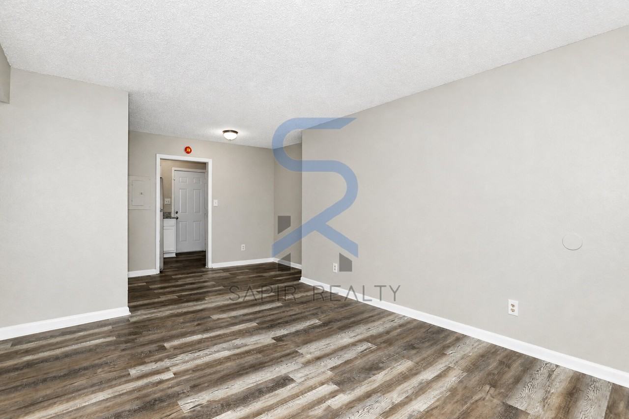 2045 Alison Ct Sw Apt 3 - Photo 3 of 17