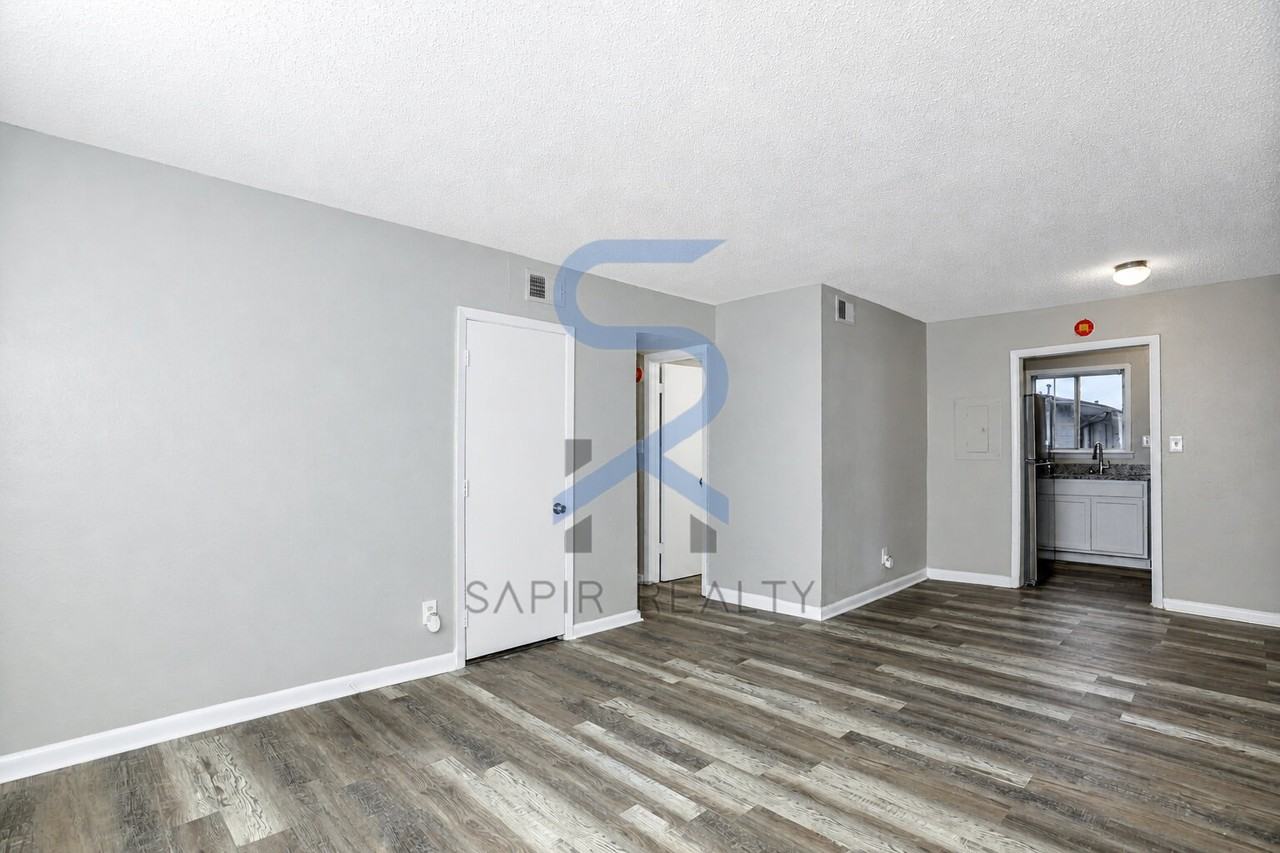 2045 Alison Ct Sw Apt 3 - Photo 4 of 17
