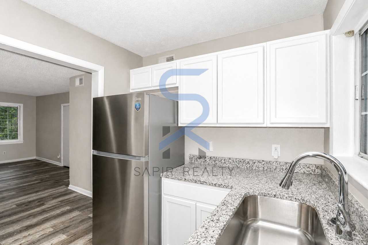 2045 Alison Ct Sw Apt 3 - Photo 6 of 17