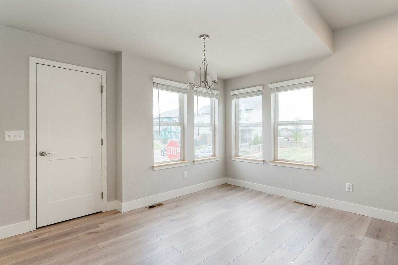 1303 S Oak Ct - Photo 7 of 22