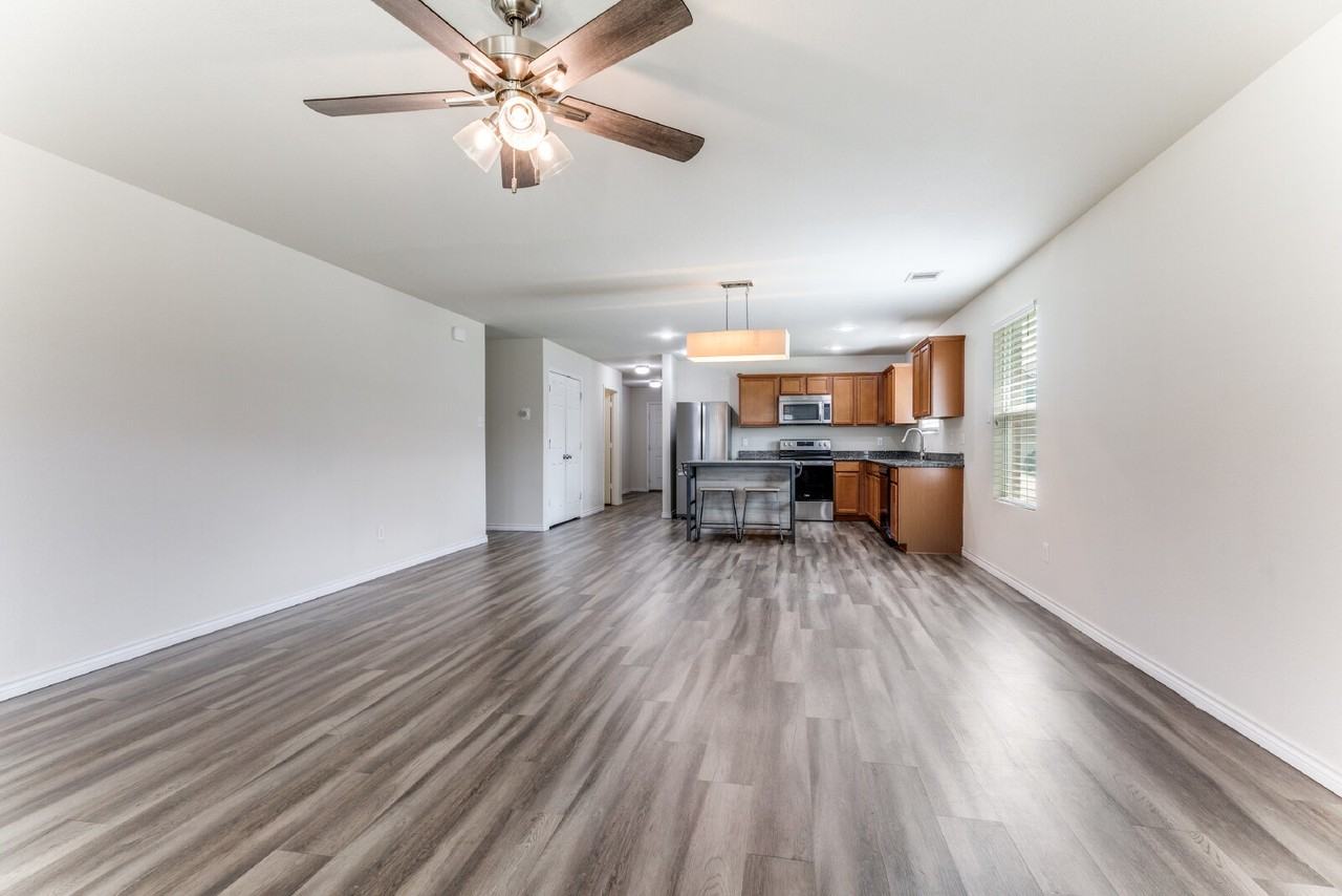 10013 Amosite Dr - Photo 3 of 12