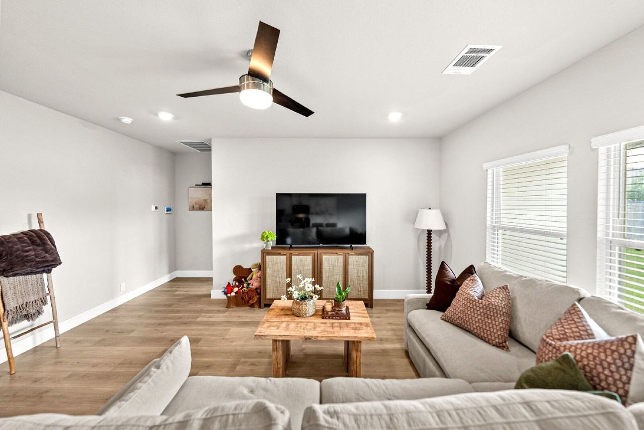 20895 Rindle Ln - Photo 6 of 38