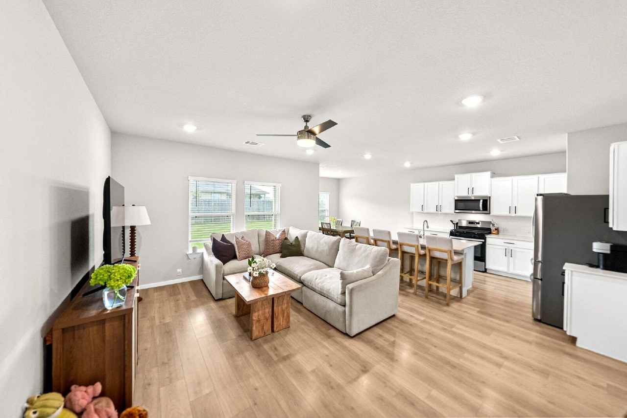 20895 Rindle Ln - Photo 7 of 38