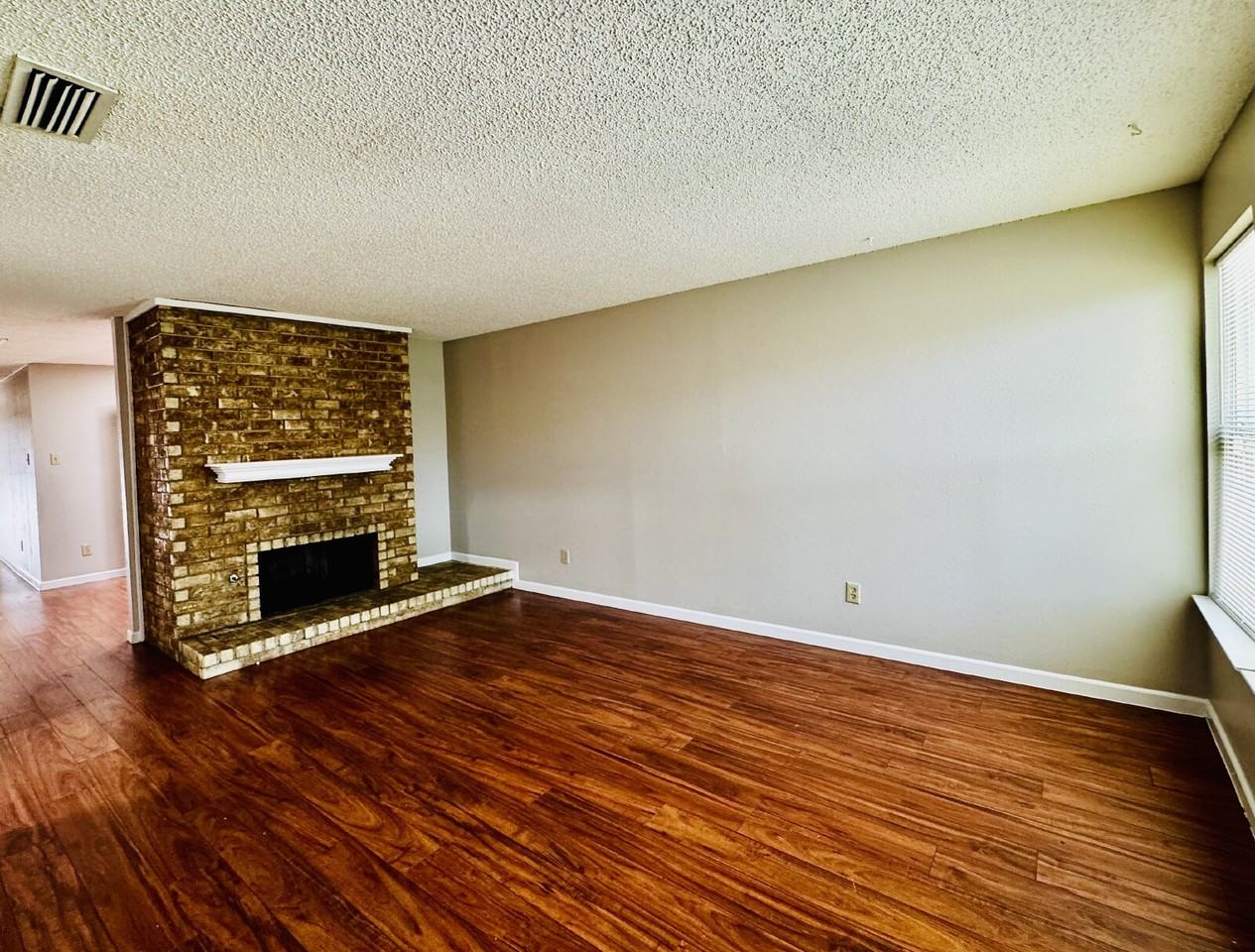 4352 Leatherwood Ln - Photo 4 of 20