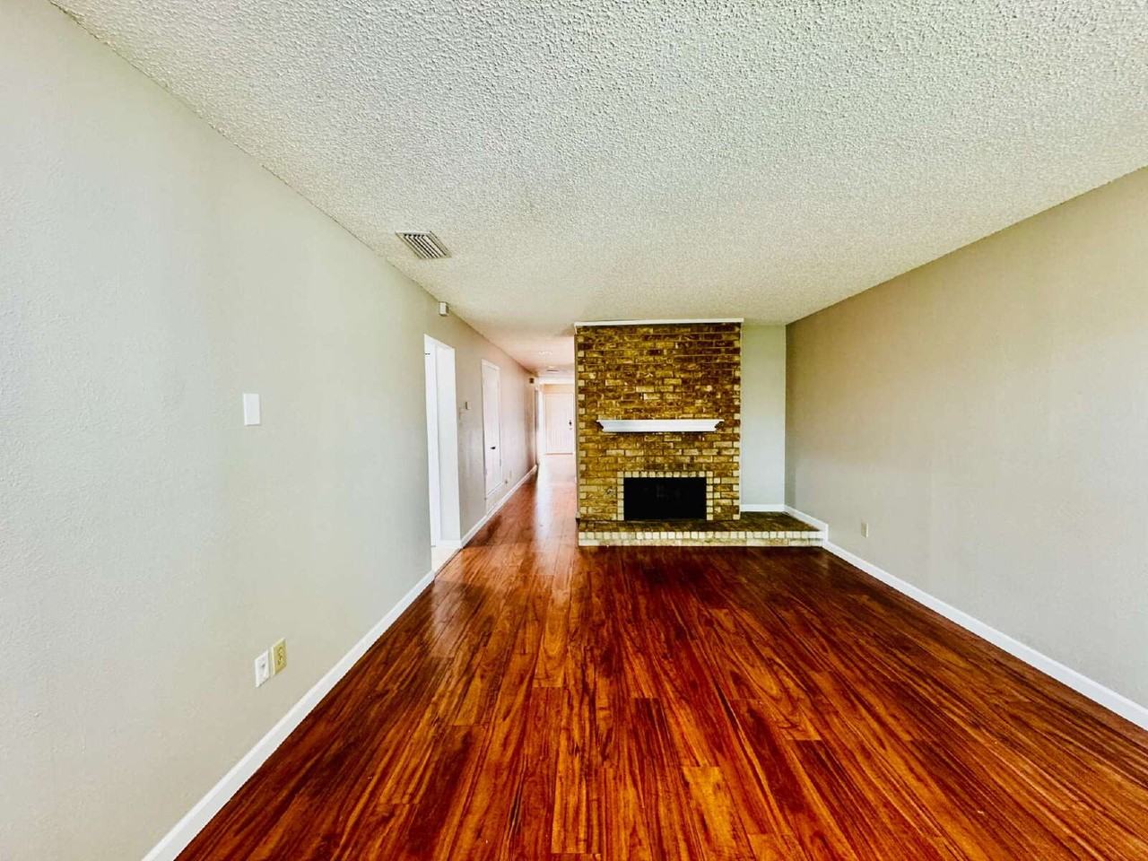 4352 Leatherwood Ln - Photo 5 of 20
