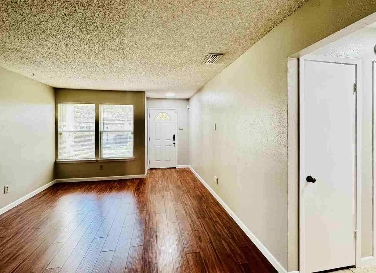 4352 Leatherwood Ln - Photo 6 of 20