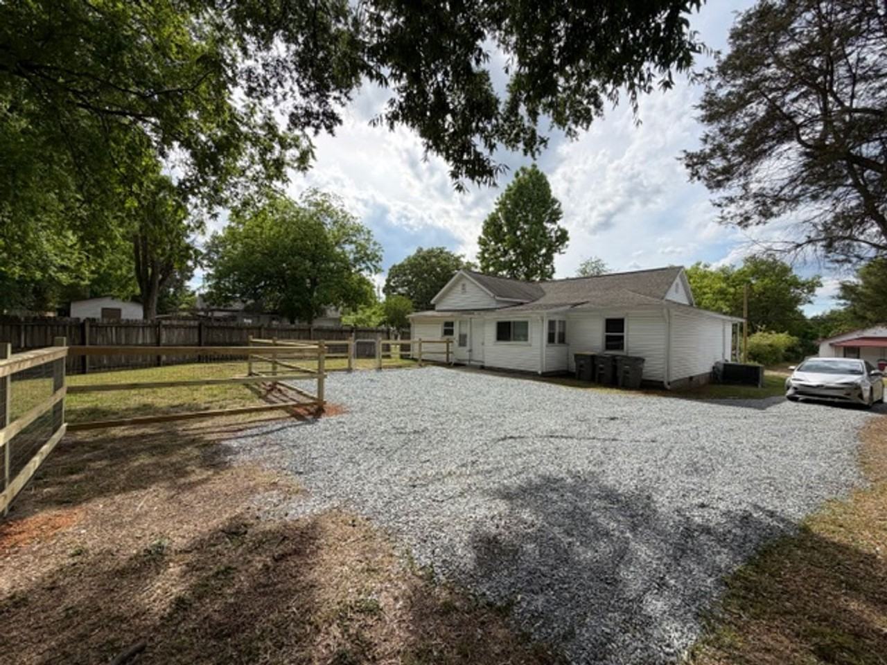 615 Leonard Ave - Photo 2 of 21