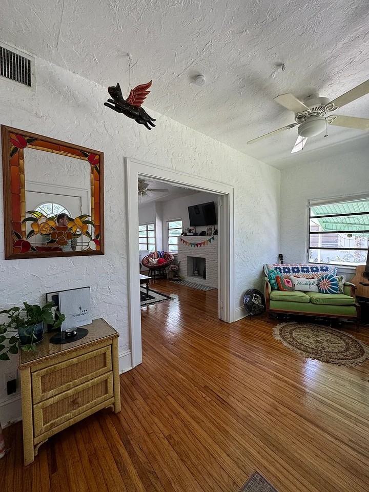 909 N B St #NA - Photo 6 of 20