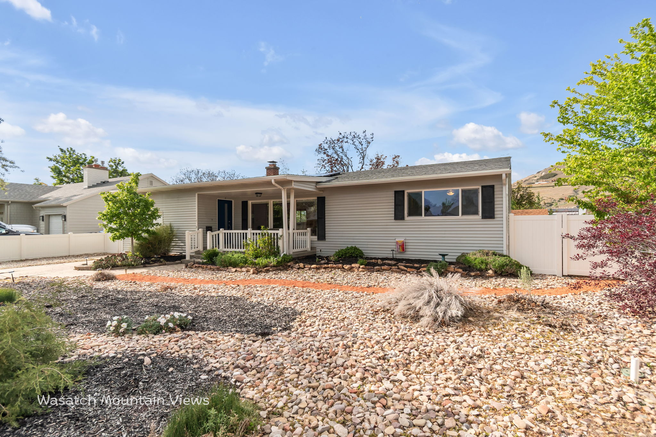 3135 E Louise Ave #NA - Photo 2 of 20