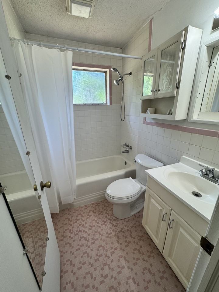 848 Lake Terrace Dr #NA - Photo 5 of 17
