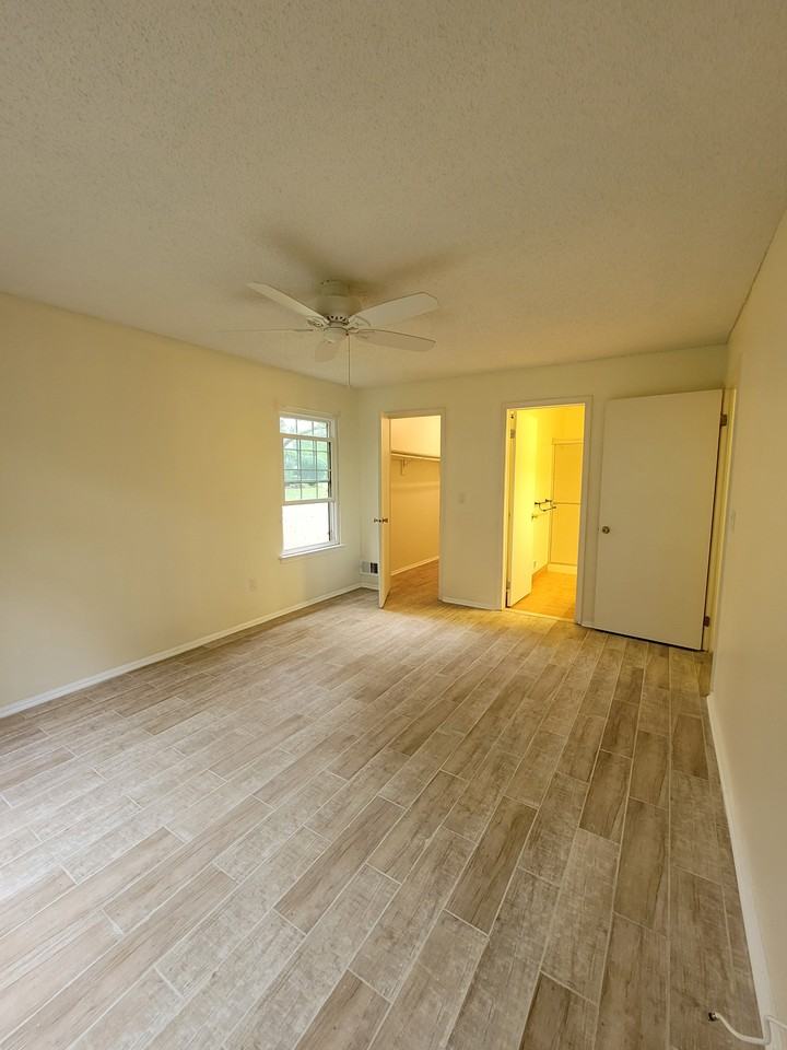 433 Danbury Ln #433 - Photo 3 of 20