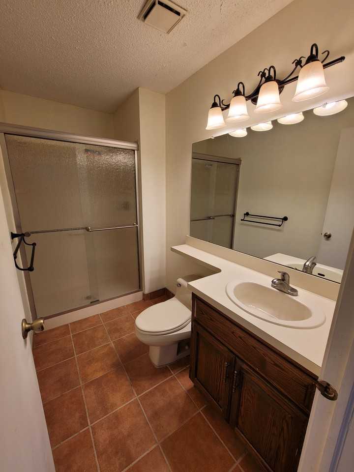 433 Danbury Ln #433 - Photo 4 of 20