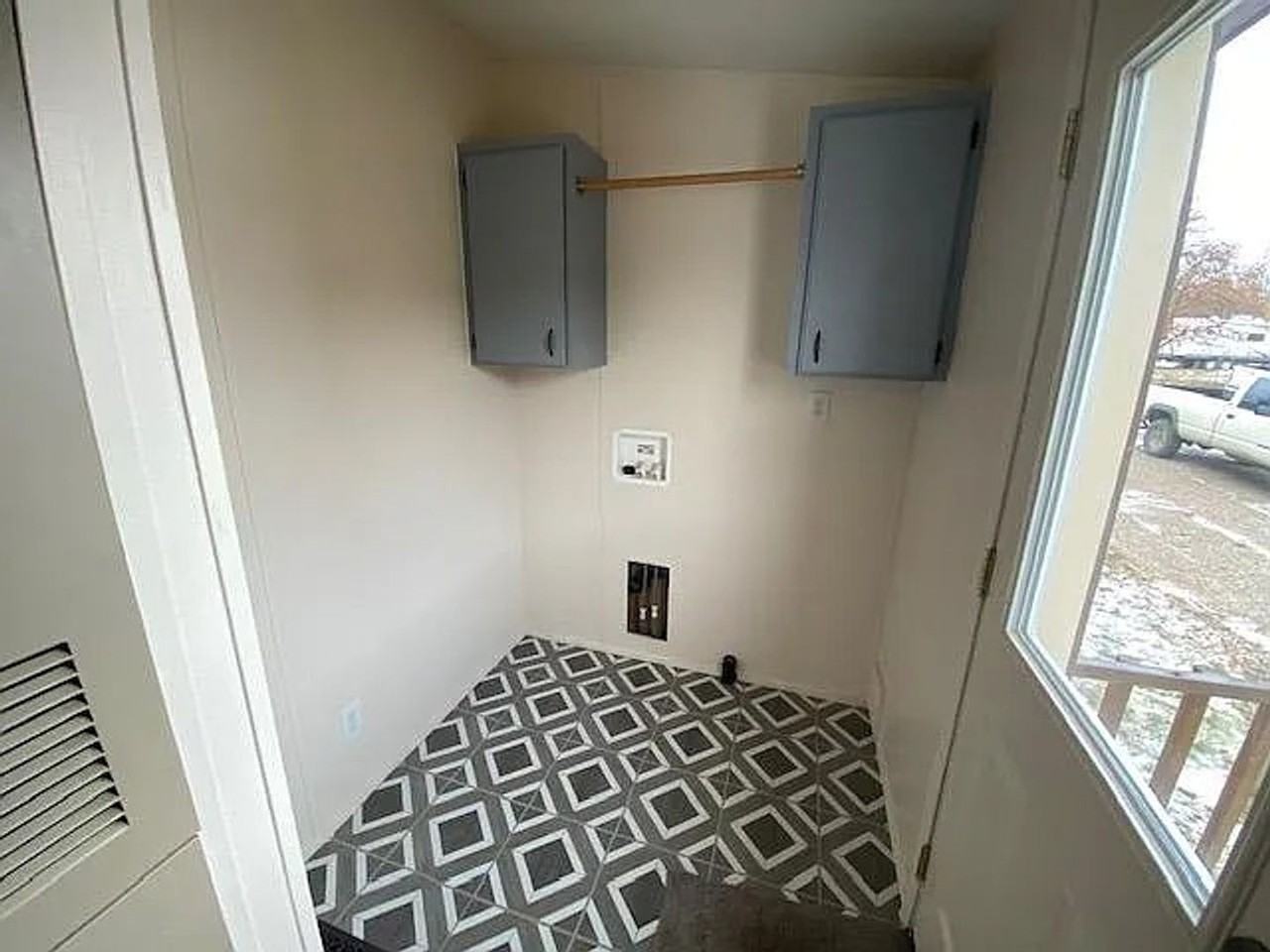 681 Scenic Dr - Photo 6 of 15