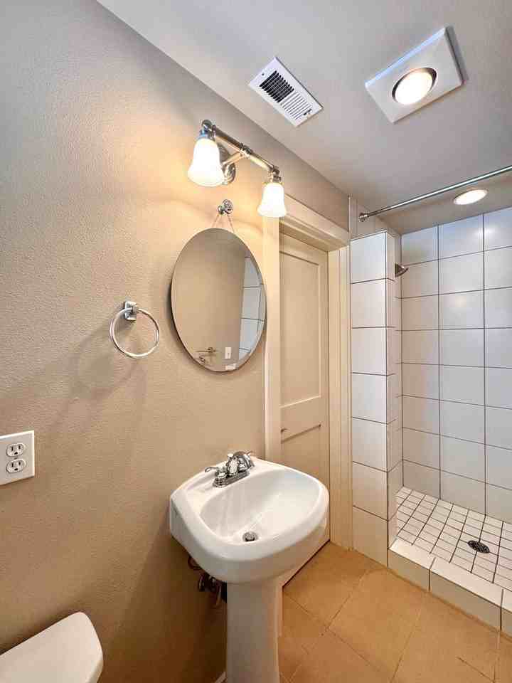 1409 N Northgate Way #A - Photo 6 of 15