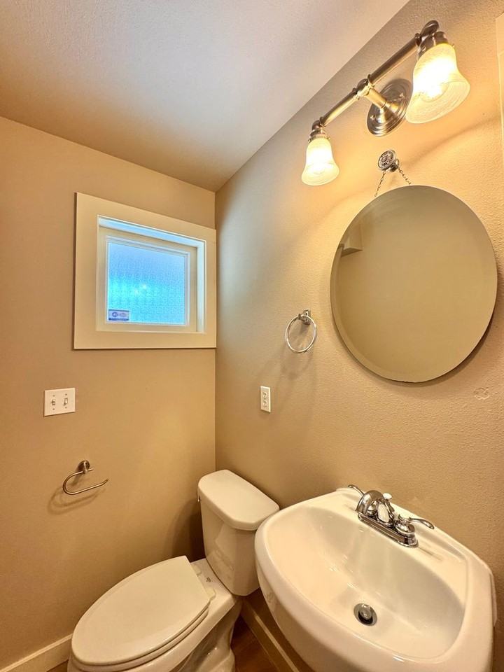 1409 N Northgate Way #A - Photo 7 of 15