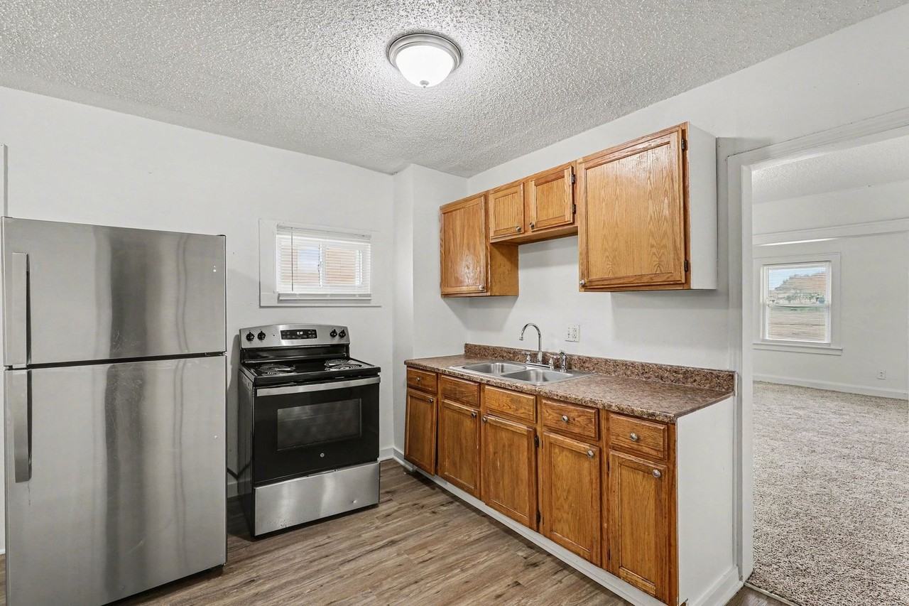 3106 E 75th St - Photo 4 of 15