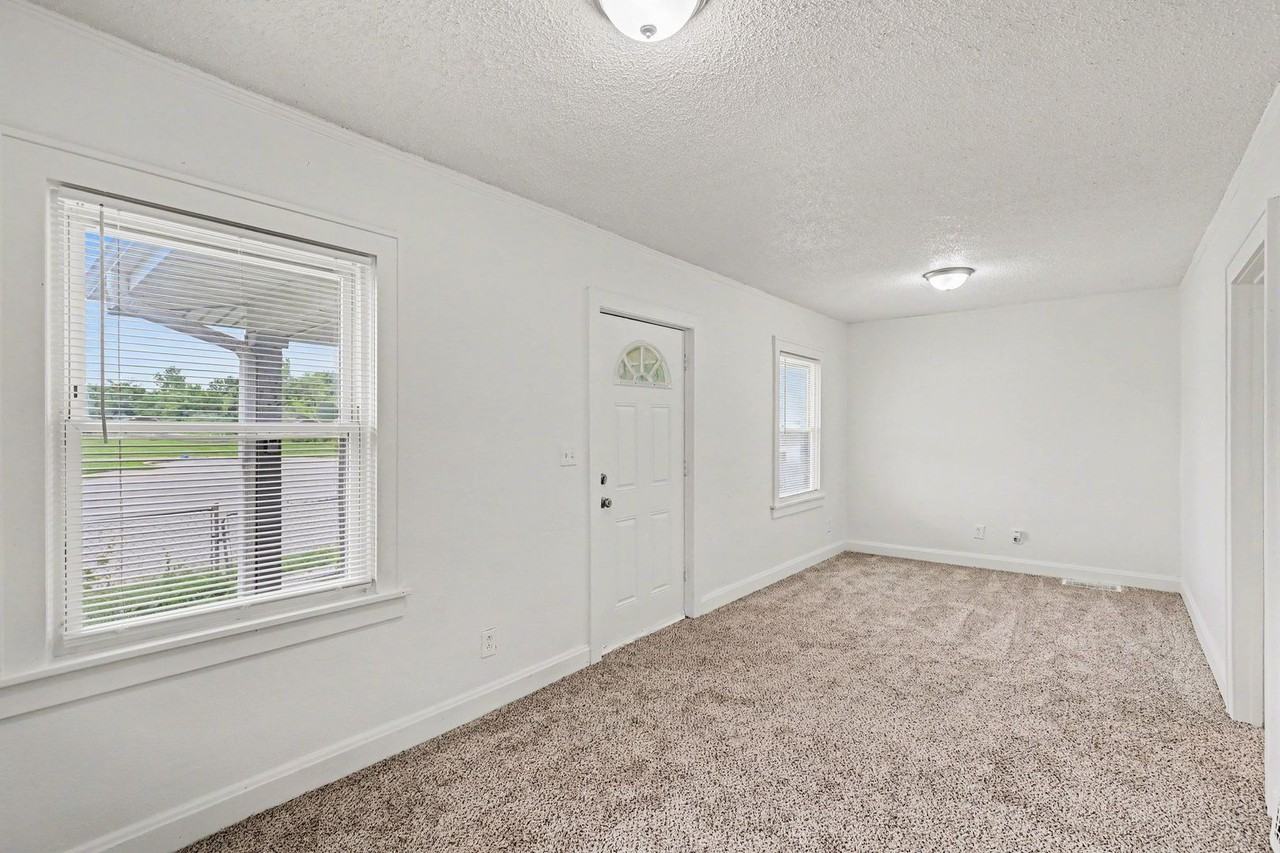 3106 E 75th St - Photo 5 of 15