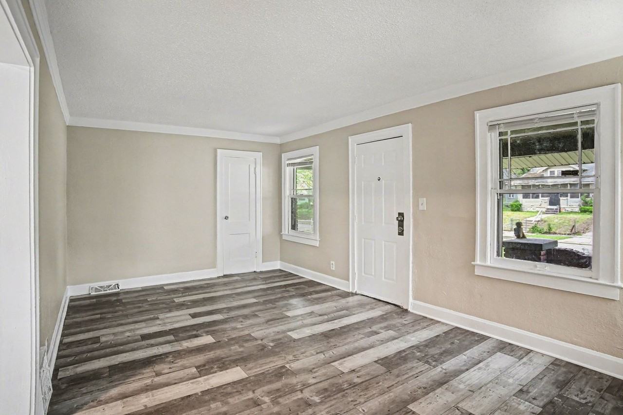 5531 Euclid Ave - Photo 6 of 13