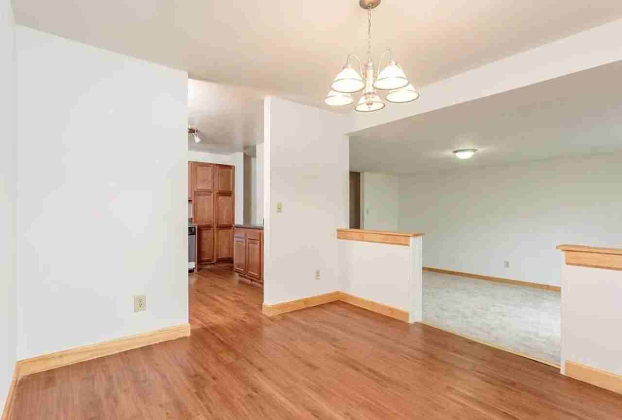 The Meadowbrook Apartments - Photo 4 of 6