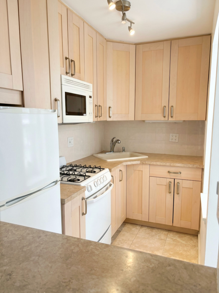 2800 Coyle St - Photo 5 of 18