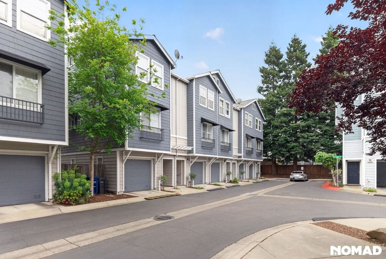 22876 Charing St - Photo 3 of 39