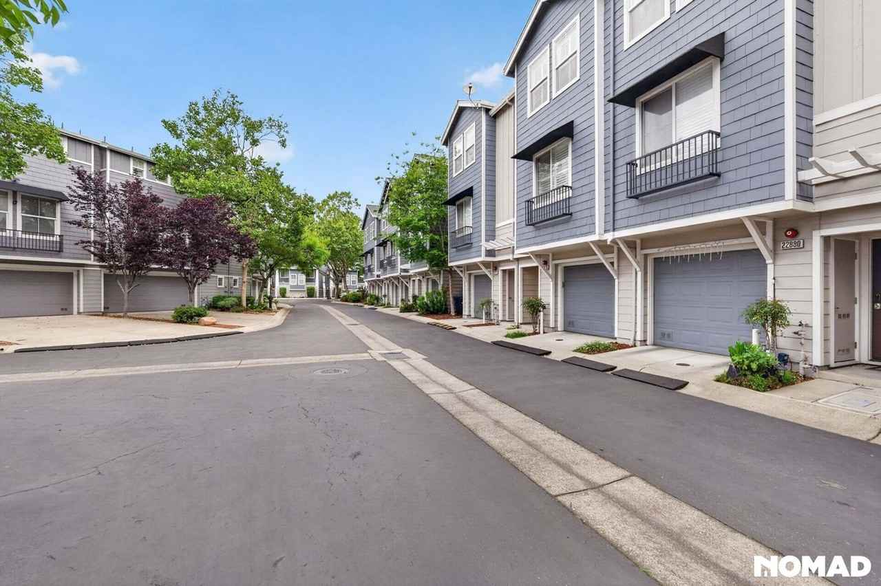 22876 Charing St - Photo 4 of 39