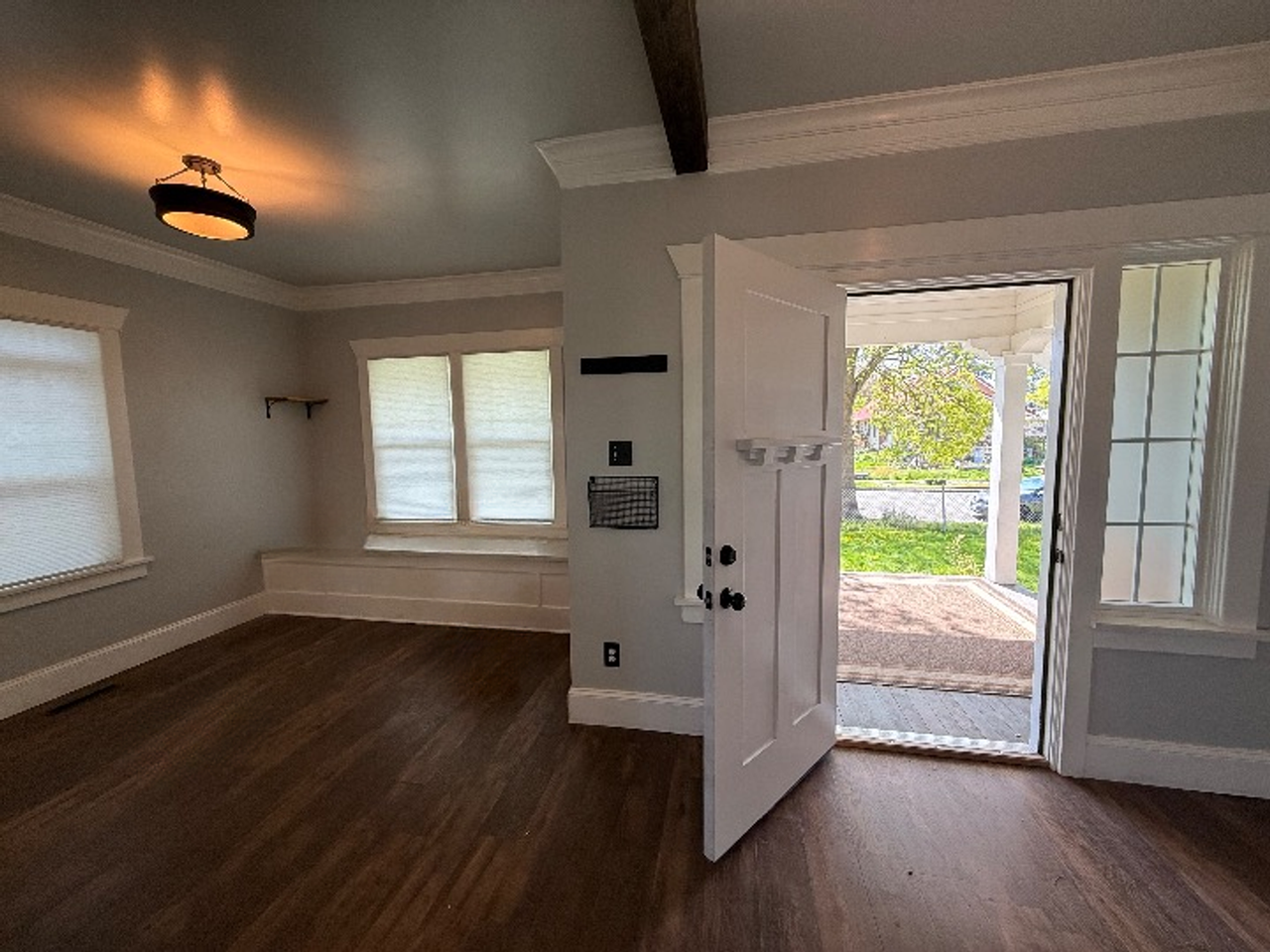 506 W Providence Ave - Photo 3 of 21