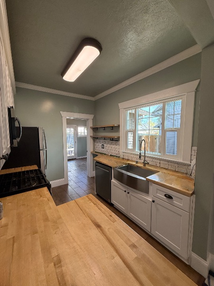 506 W Providence Ave - Photo 4 of 21