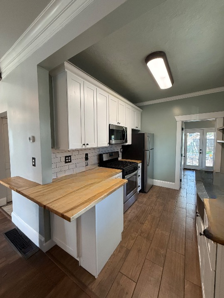 506 W Providence Ave - Photo 5 of 21