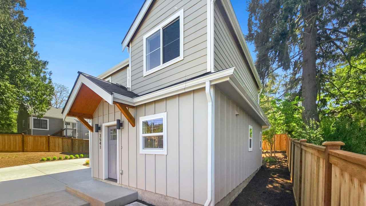 3541 Ne 145th St - Photo 3 of 26